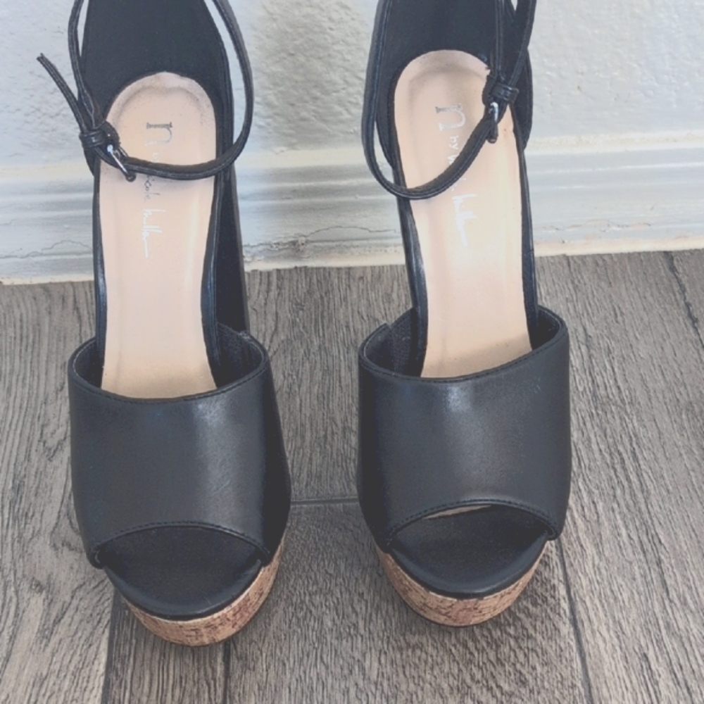 Nicole Miller Black and Tan Platform Sandals
